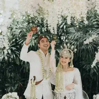Potret pernikahan Ibrahim Risyad dan Salshabilla Adriani. [Foto: Instagram/morden.co]