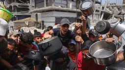 Diketahui bahwa sejak 2 Maret 2025, Israel melarang masuknya semua bantuan, termasuk makanan dan bantuan medis ke wilayah Jalur Gaza. (Bashar TALEB/AFP)
