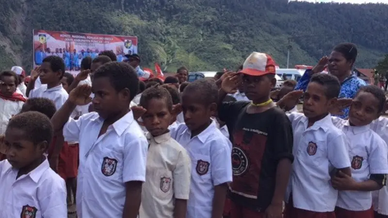 Guru Bantu, Tulang Punggung Pendidikan di Pedalaman Papua