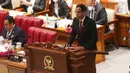 Menteri Pendidikan dan Kebudayaan Nadiem Makarim membacakan laporan pemerintah terkait RUU tentang pendidikan dan layanan psikologi pada rapat paripurna ke-28 masa persidangan V tahun 2021-2022 di Kompleks Parlemen, Senayan, Jakarta, Kamis (7/7/2022). Rapat Paripurna tersebut mengesahkan RUU tentang pendidikan dan layanan psikologi, dan mengesahkan RUU tentang pemasyarakatan. (Liputan6.com/Angga Yuniar)