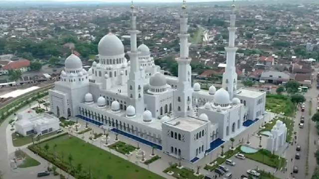 Masjid Raya Sheikh Zayed Solo
