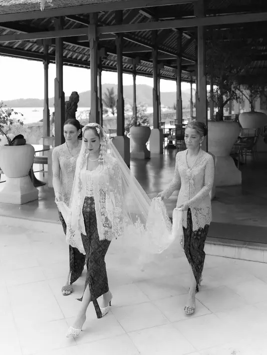 Kehangatan BCL dan Aishah pun bikin netizen tersentuh lantaran hubungan keduanya yang masih terjaga dengan baik. [@aishahjennifer]