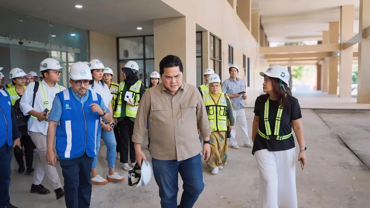 Menteri Badan Usaha Milik Negara (BUMN) Erick Thohir meninjau pembangunan Bali International Hospital (BIH) di Kawasan Ekonomi Khusus (KEK) Sanur, Bali. (Dok Kementerian BUMN)