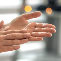 Kenapa Kulit Tangan Bisa Mulai Mengendur?. (Foto/Dok: Magnific)