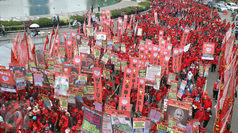 20170501-Massa Buruh Mulai Bergerak dari HI ke Istana Merdeka-Angga