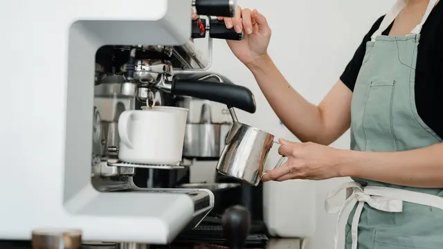 Biar Makin Cantik, Ini Cara Sajikan Es Kopi Susu Brown Sugar