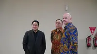 Menteri BUMN, Erick Thohir, Ketua PSSI, Mochamad Iriawan, dan Presiden FIFA, Gianni Infantino. (PSSI).