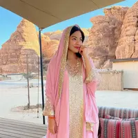 Terbaru, Titi Kamal tampil bak Princess Jasmine dengan kaftan pink dan bordir gold [@titi_kamall]