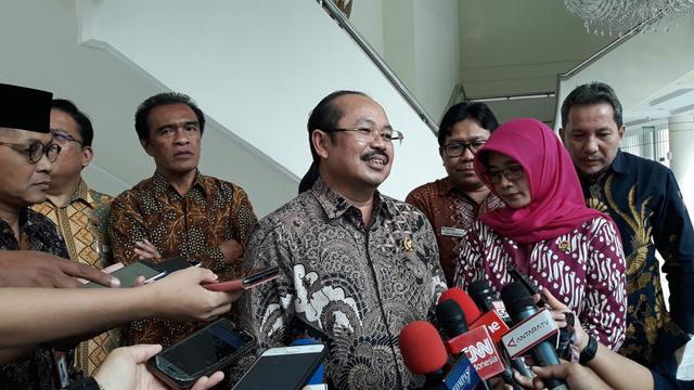 Ketua Ombudsman Amzulian Rifai berkunjung ke Kantor Wakil Presiden. (Merdeka.com/Intan Umbari Prihatin)