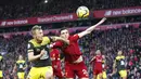 Bek Liverpool, Andrew Robertson, berebut bola dengan pemain Southampton, James Ward-Prowse, pada laga Premier League di Stadion Anfield, Sabtu (1/2/2020). Liverpool menang 4-0 atas Southampton. (AP/Jon Super)