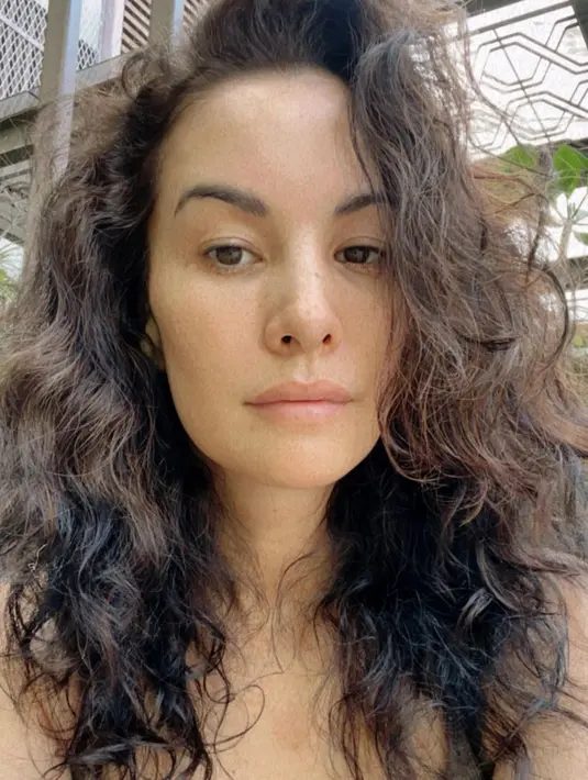 Terbukti, di usia yang sudah tak muda lagi, Nadya Hutagalung memperlihatkan bagaimana cara ia menghadapi penambahan usia dan hidup selaras. (Foto: Instagram/ Nadya Hutagalung)