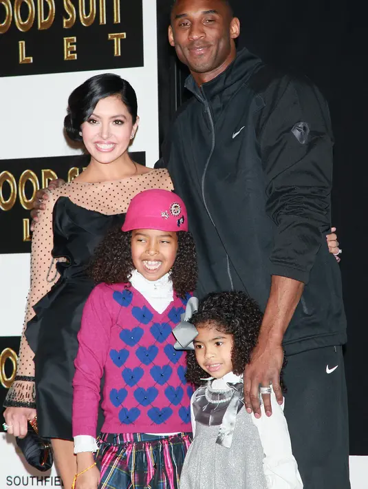 "Masih menjadi rahasia jenis kelamin bayi yang di kandung oleh Vanessa. Saya hanya meminta doa dari penggemar atas kelancaran persalinannya kelak,". sambung Kobe Bryant. (AFP/Bintang.com)