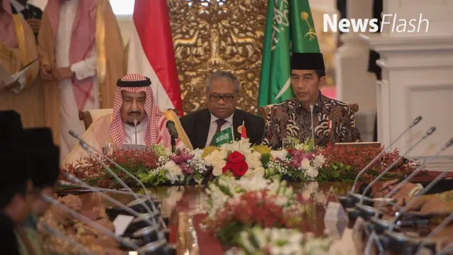 Raja Salman bin Abdulaziz Al Saud menyempatkan diri bertemu tokoh agama Islam Indonesia di Istana Merdeka, Jakarta kamis 2/3/2017