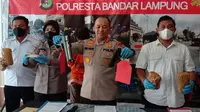 Geladah Rumah Debt Collector Cari Senpi, Polisi Temukan Paket Ganja Siap Edar
