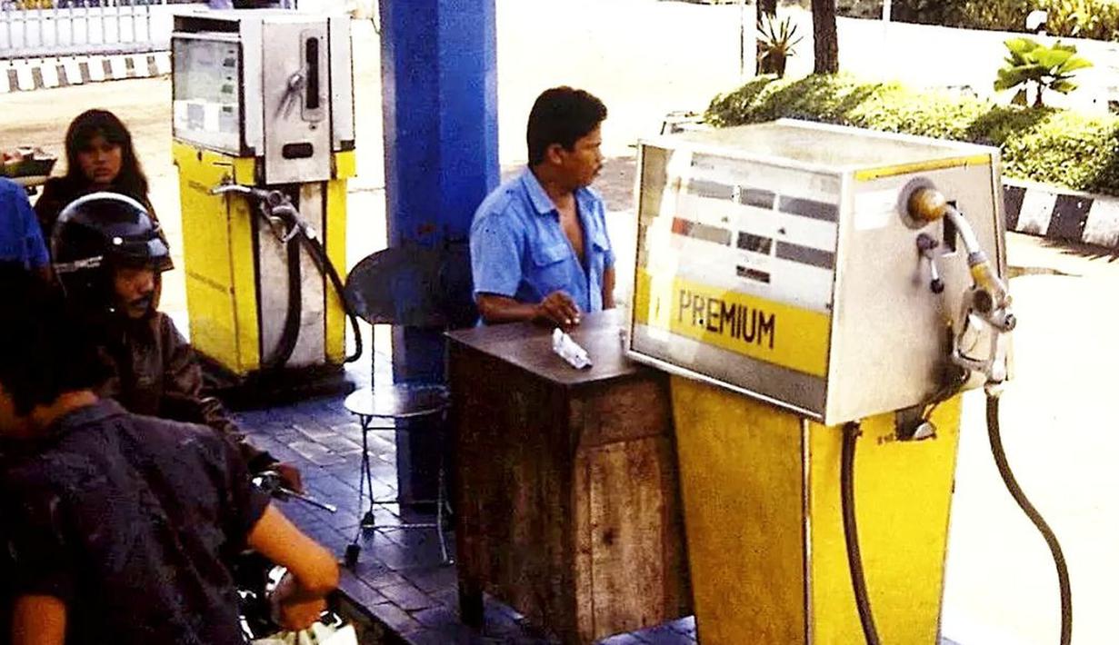 Mau isi Premix tapi isi dompet cukupnya buat premium, apa daya anak SMA. (Source: Instagram/@groupotomotif1990)