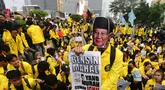 Mahasiswa yang tergabung dalam Badan Eksekutif Mahasiswa Universitas Indonesia (BEM UI) saat berunjuk rasa di kawasan jalan Jenderal Sudirman, Jakarta, Jumat (12/6/2026). (merdeka.com/Arie Basuki)