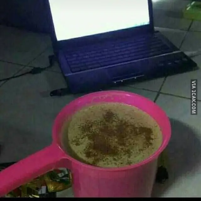 6 Potret Aksi Nyeleneh Orang Minum Kopi Ini Bikin Tepuk Jidat