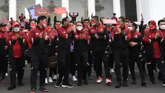 Presiden Joko Widodo atau Jokowi mengapresiasi kiprah atlet-atlet Indonesia di SEA Games 2021 yang meraih medali emas, perak, dan perunggu. Pemerintah pun memberi apresiasi pencapaian itu dengan memberi bonus. (Foto: Biro Pers Sekretariat Presiden/Lukas)