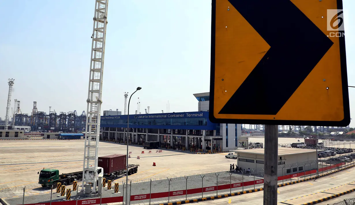 Suasana sepi terlihat di JICT di Tanjung Priok, Jakarta, Kamis (3/8). Aksi Mogok ini di mulai hari ini Kamis 3 Agustus hingga Kamis depan sehingga menyebakan total dari kerugian aksi tersebut diperkirakan sekitar Rp 200 miliar. (Liputan6.com/Johan Tallo)