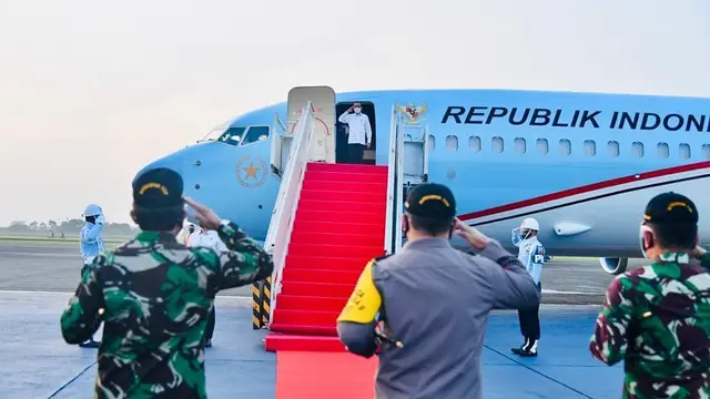 6 Potret Presiden Jokowi Tinjau Langsung NTT, Hibur Anak-anak di Pengungsian
