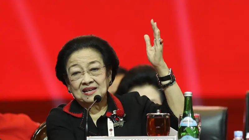 Ketua Umum DPP PDI Perjuangan (Ketum PDIP) Megawati Soekarnoputri optimis Ganjar Pranowo akan menjadi Presiden ke-8 Republik Indonesia di hadapan para kadernya di dalam penutupan rapat kerja nasional (Rakernas) IV PDIP di Jiexpo Kemayoran, Jakarta, Minggu