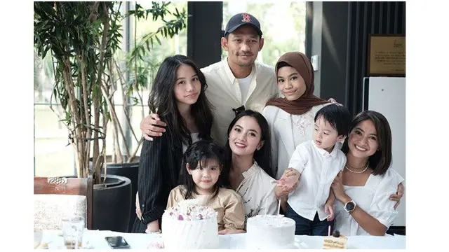 7 Potret Perayaan Ulang Tahun Ririn Ekawati dengan Keluarga, Ibnu Jamil Ikut Temani