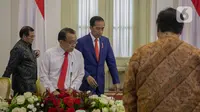 Presiden Joko Widodo tiba menghadiri rapat terbatas di Istana Kepresidenan Bogor, Jakarta, Selasa (4/2/2020). Ratas tersebut membahas kesiapan menghadapi dampak virus Corona. (Liputan6.com/Faizal Fanani)