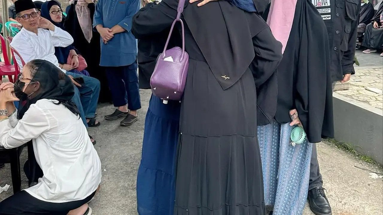 Ayah Tissa Biani Meninggal