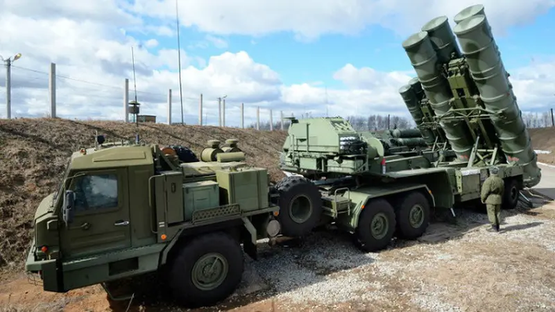 S-400 Triumph adalah salah satu sistem misil antipesawat yang ditempatkan untuk melindungi Moskow (RBTH Indonesia)