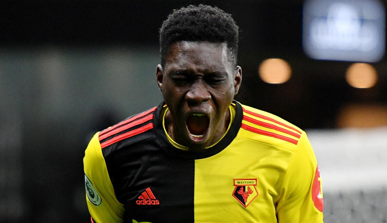 Gelandang Watford, Ismaila Sarr, melakukan selebrasi usai membobol gawang Liverpool pada laga Premier League di Stadion Vicarage Road, Sabtu (29/2/2020). Watford menang 3-0 atas Liverpool. (AFP/Justin Tallis)