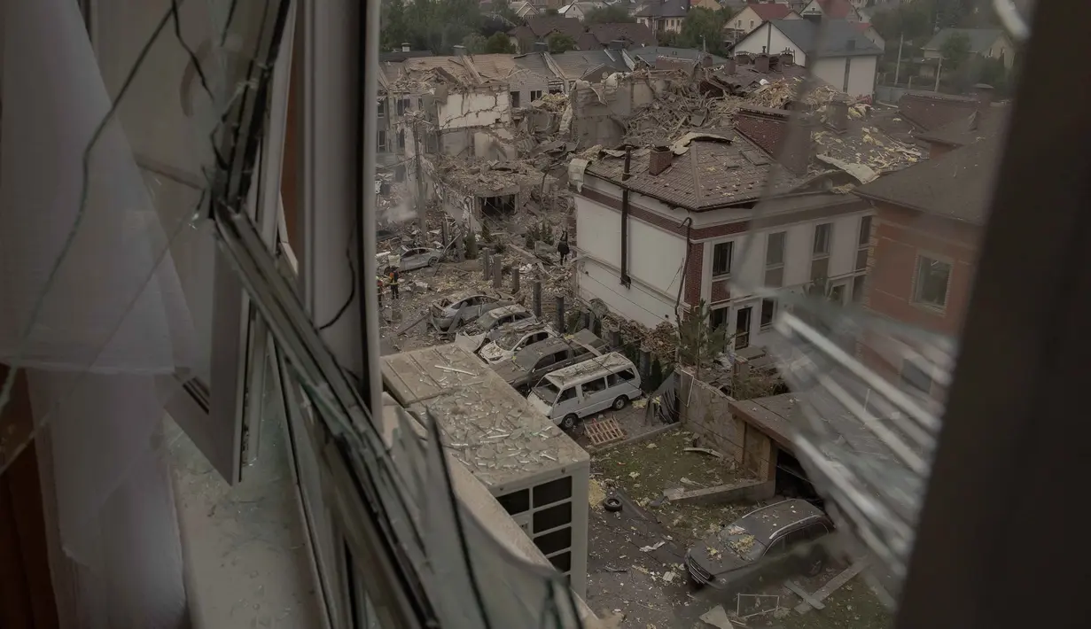 Serangan yang terjadi Sabtu (27/9/2025) malam waktu setempat disebut-sebut sebagai salah satu serangan terbesar pada sepekan terakhir. (Roman PILIPEY/AFP)