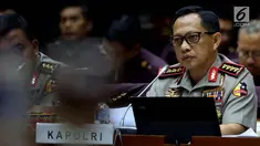 Kapolri Jendral Pol Tito Karnavian mengikuti rapat dengar pendapat umum (RDPU) dengan Komisi III DPR, Jakarta, Rabu (12/10). RDPU membahas koordinasi Polri dengan penegak hukum lainnya, pembentukan densus tipikor. (Liputan6.com/Johan Tallo)