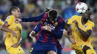 Barca menang 1-0 atas APOEL. Gol Azulgrana dilesakkan bek tengah Gerard Pique.