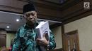 Terdakwa penerimaan suap terkait pembahasan tambahan anggaran dalam APBN P 2018, Amin Santono usai menjalani sidang pembacaan tuntutan di Pengadilan Tipikor, Jakarta, Senin (21/1). Amin dituntut hukuman 10 tahun penjara. (Liputan6.com/Helmi Fithriansyah)