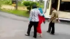1 Orang berhasil selamat setelah diturunkan pelaku di tengah jalan, sementara 1 korban lainnya masih hilang.