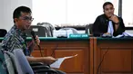 Salah satu saksi ahli dihadirkan dalam sidang lanjutan Udar Pristono, Pengadilan Tipikor, Jakarta, Senin (1/6/2015). Udar Pristono menjadi terdakwa kasus dugaan korupsi pengadaan bus Transjakarta 2012-2013 (Liputan6.com/Yoppy Renato)