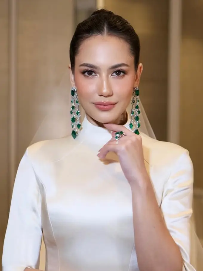 Riasan Wajah Pevita Pearce saat Resepsi Pernikahan