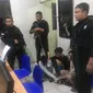 Tim Pemburu Preman (TPP) Polres Metro Jakarta Barat menangkap tiga pelajar yang hendak tawuran. (Liputan6.com/Ady Anugrahadi)