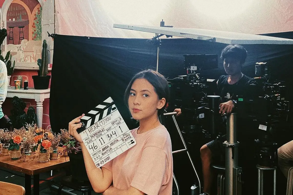 7 Potret Adhisty Zara dengan Junior Roberts yang Main Miniserie I Hear(t) You