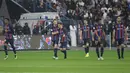 Gelandang Barcelona, Gavi (Tengah) merayakan dengan rekan setimnya setelah mencetak gol ke gawang Real Madrid pada final Piala Super Spanyol di Stadion King Fahd, di Riyadh, Arab Saudi, Senin (16/1/2023). Gavi tampil memukau dengan mencetak satu gol dan dua assist. (AFP/ Giuseppe Cacace)