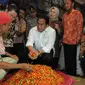 Menteri Perdagangan (Mendag) Rachmat Gobel melakukan blusukan ke Pasar Induk Tanah Tinggi, Tangerang, Selasa (18/11/2014). (Liputan6.com/Herman Zakharia)