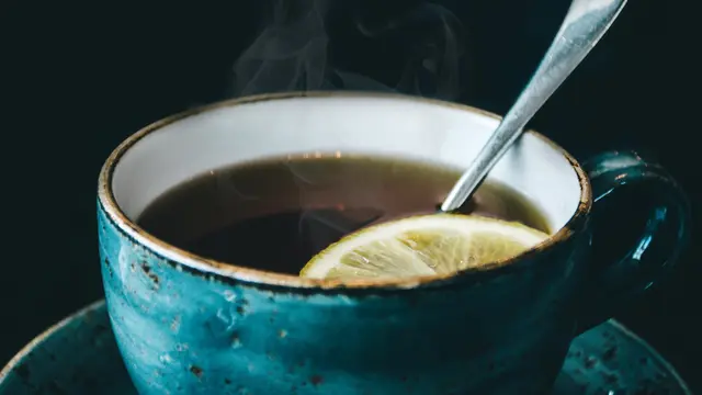 Minum Minuman Hangat