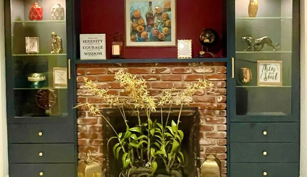 Setelah survey, mereka menjatuhkan pilihan pada rumah di kawasan Pasadena California, Los Angeles.