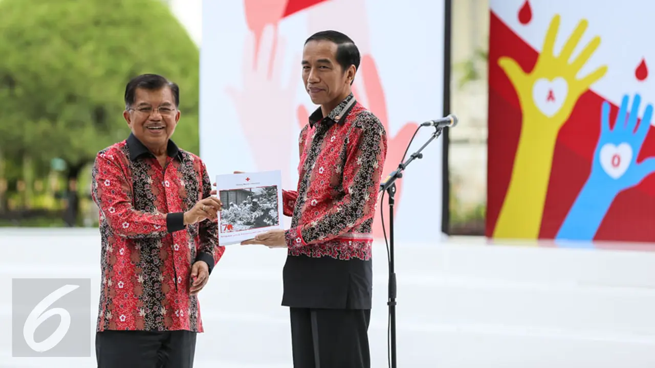 20151218-893 Pendonor Darah Terima Lencana dari Jokowi-Bogor