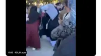 Komunitas Muslim di Dagestan protes kebijakan wamil Presiden Rusia Vladimir Putin. Terlihat sejumlah wanita berhijab mengejar polisi. Dok: Twitter&nbsp;@francis_scarr