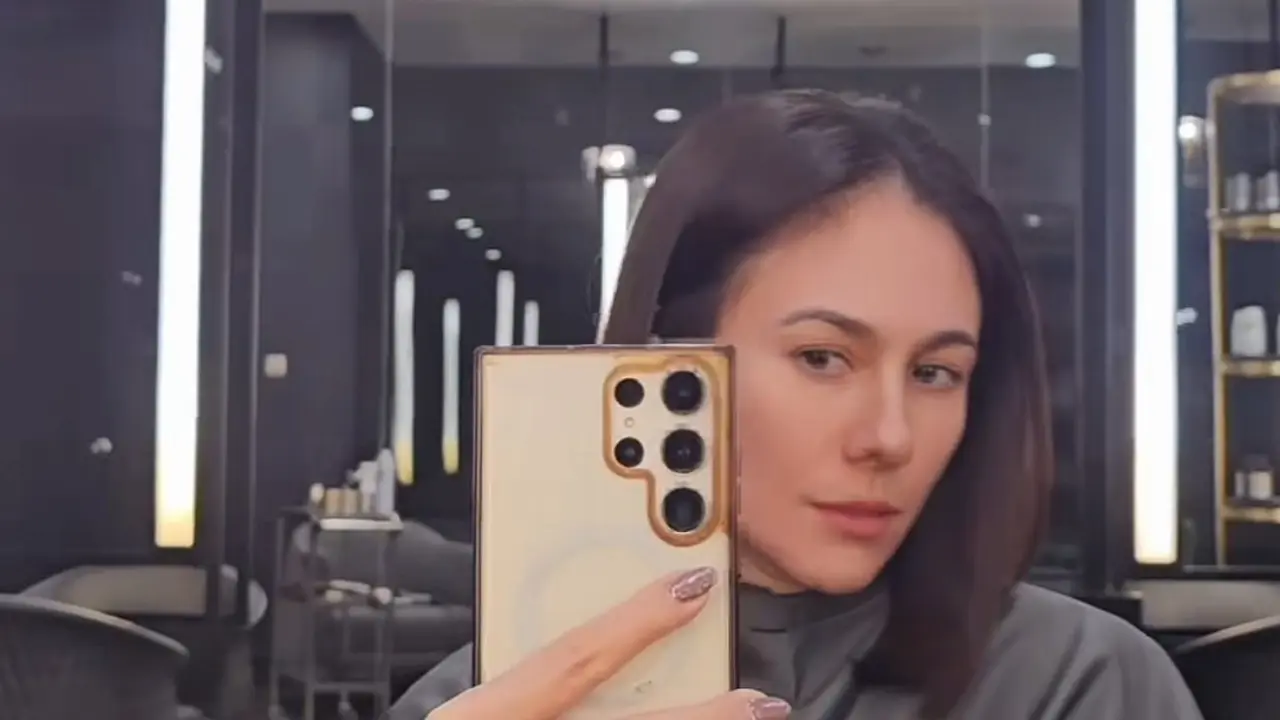 Wulan Guritno kini tampil dengan rambut baru. [@wulanguritno]