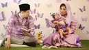 Saat ini anak perempuan Nindy itu berusia tiga bulan, dan ternyata Nindy punya alasan sendiri memilih konsep kupu-kupu di acara aqiqah anaknya kali ini. Nindy berharap anaknya bisa pintar memilih tempat dalam hidupnya. (Bambang E. Ros/Bintang.com)