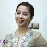 Banyak tradisi yang dilakukan keluarga besar Nikita Willy. Mulai dari tradisi sungkeman hingga makanan khas Padang, Sumatra Barat yang ada di Hari Raya Idul Fitri.
