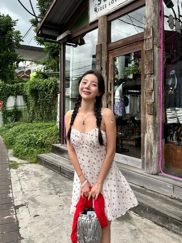 Jung Jiwoo Kakak J-Hope BTS saat Liburan ke Bali. [@mejiwoo103]