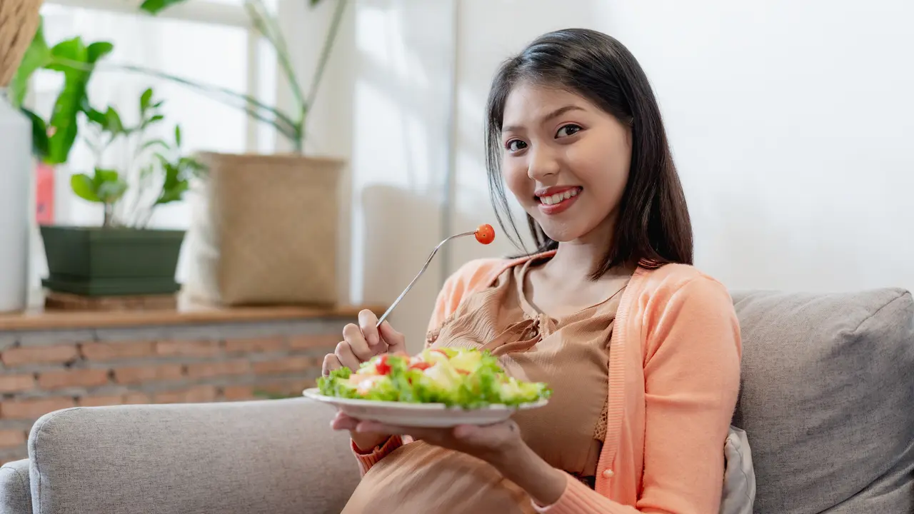 ibu menyusui makan
